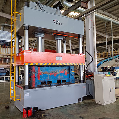 汽車(chē)内飾件模(mo)壓成型液(ye)壓機