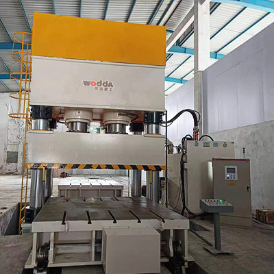 3000噸四(sì)柱液壓機(ji)_3000噸壓力機(jī)