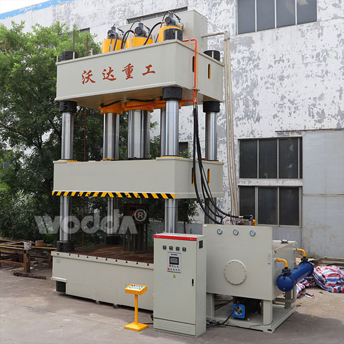 1800T三(sān)梁四柱液(yè)壓機