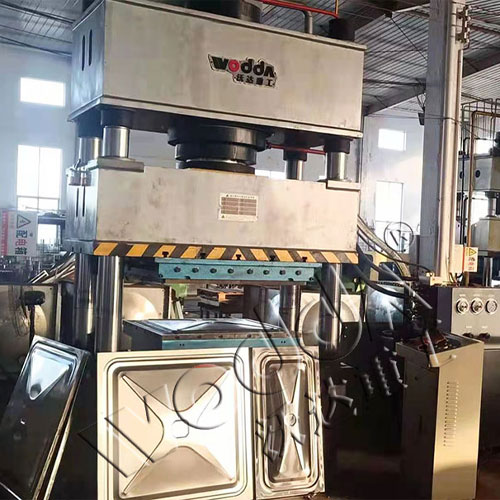 不鏽鋼水箱拉伸(shēn)機_400噸三梁四柱液(yè)壓機