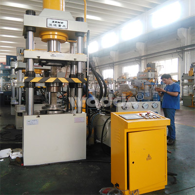 150噸四柱四梁銀(yín)粉機