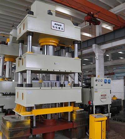 630噸不(bú)鏽鋼水槽拉伸成(chéng)型液壓機_液壓機(ji)價格